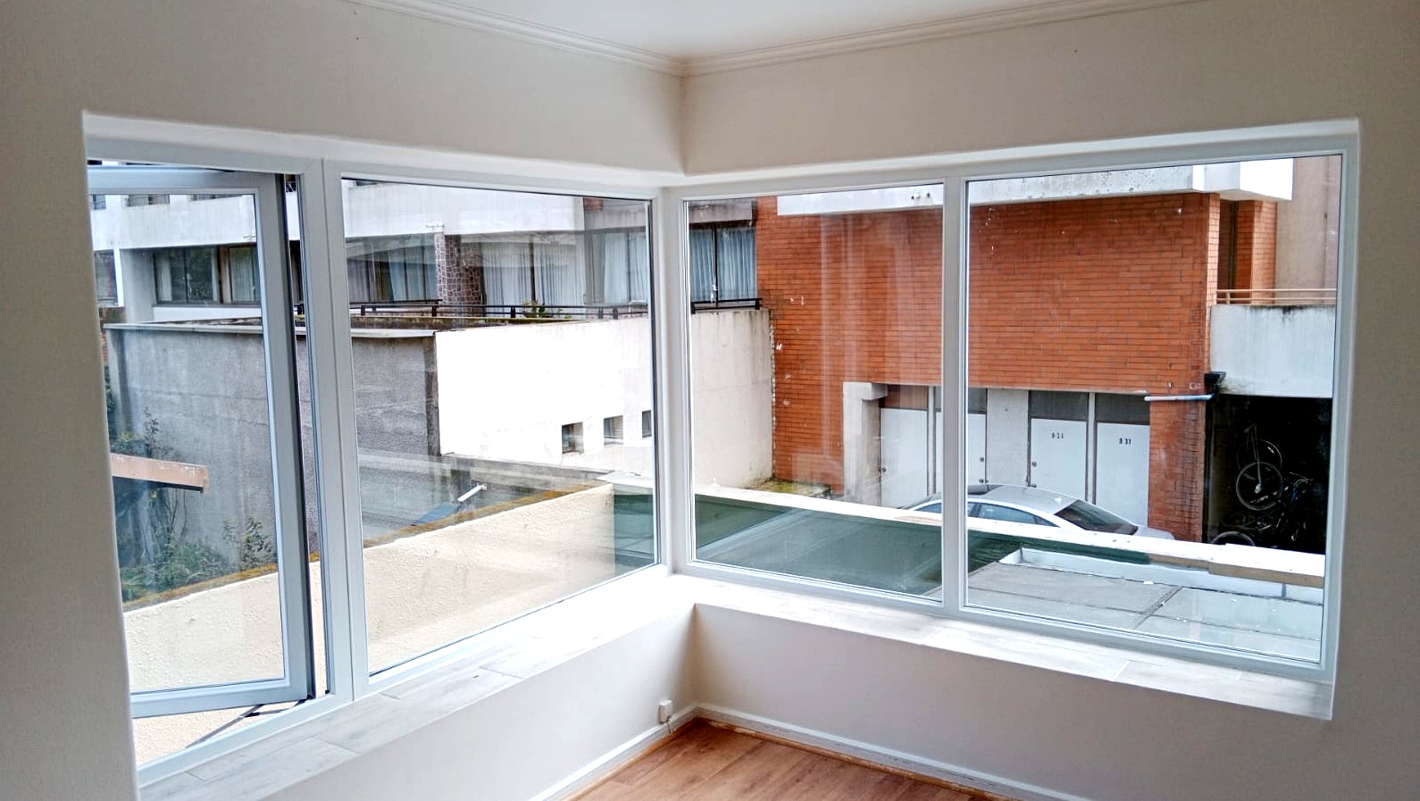 Ventana Blanca de Esquina